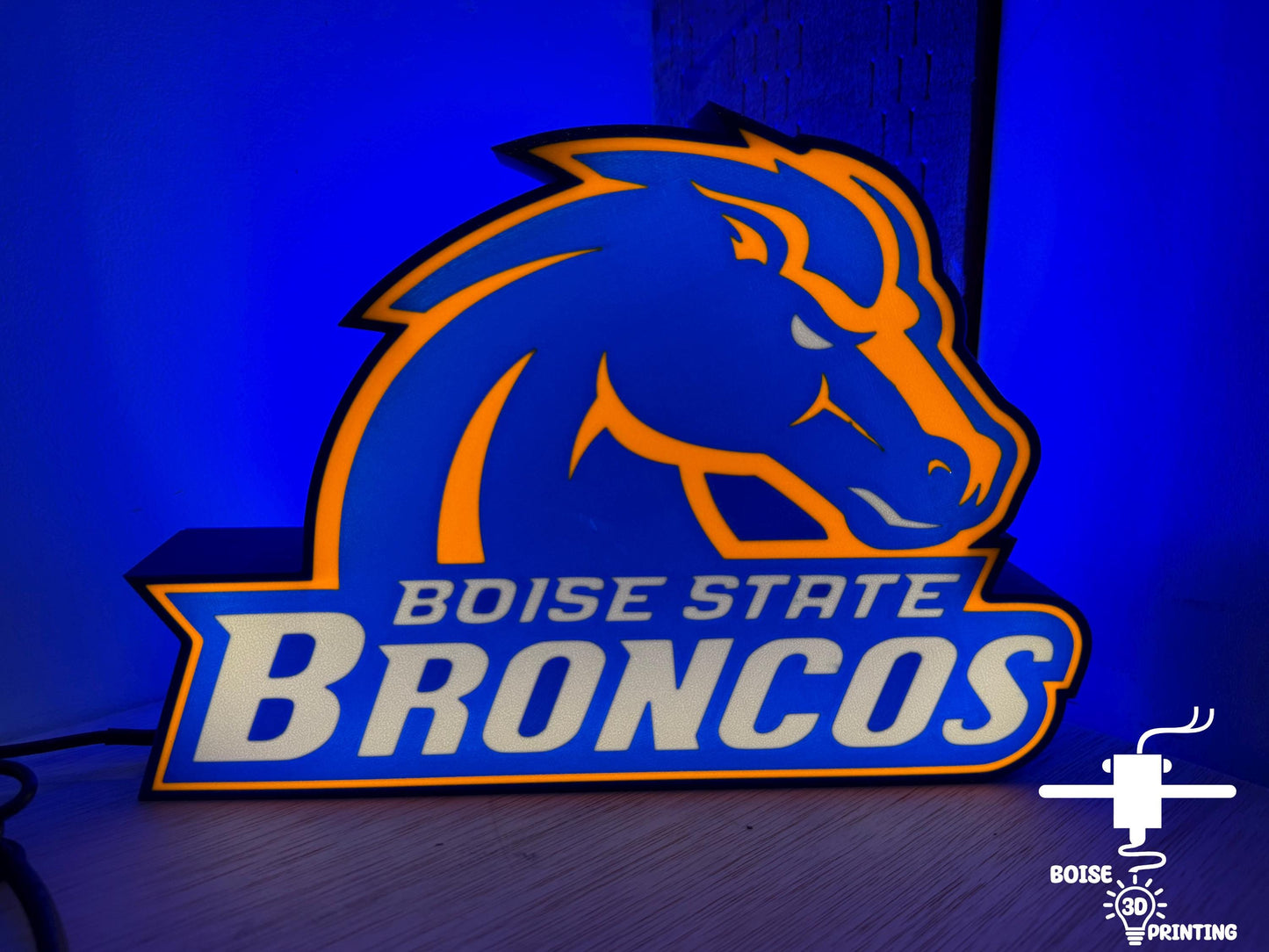 the boise state bronco's logo is lit up