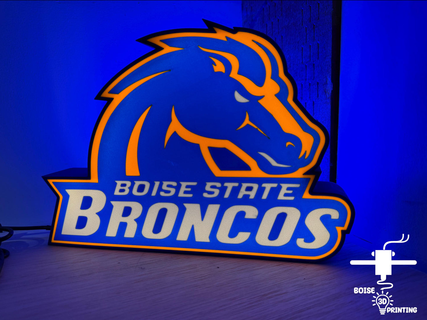 the boise state bronco's logo is lit up