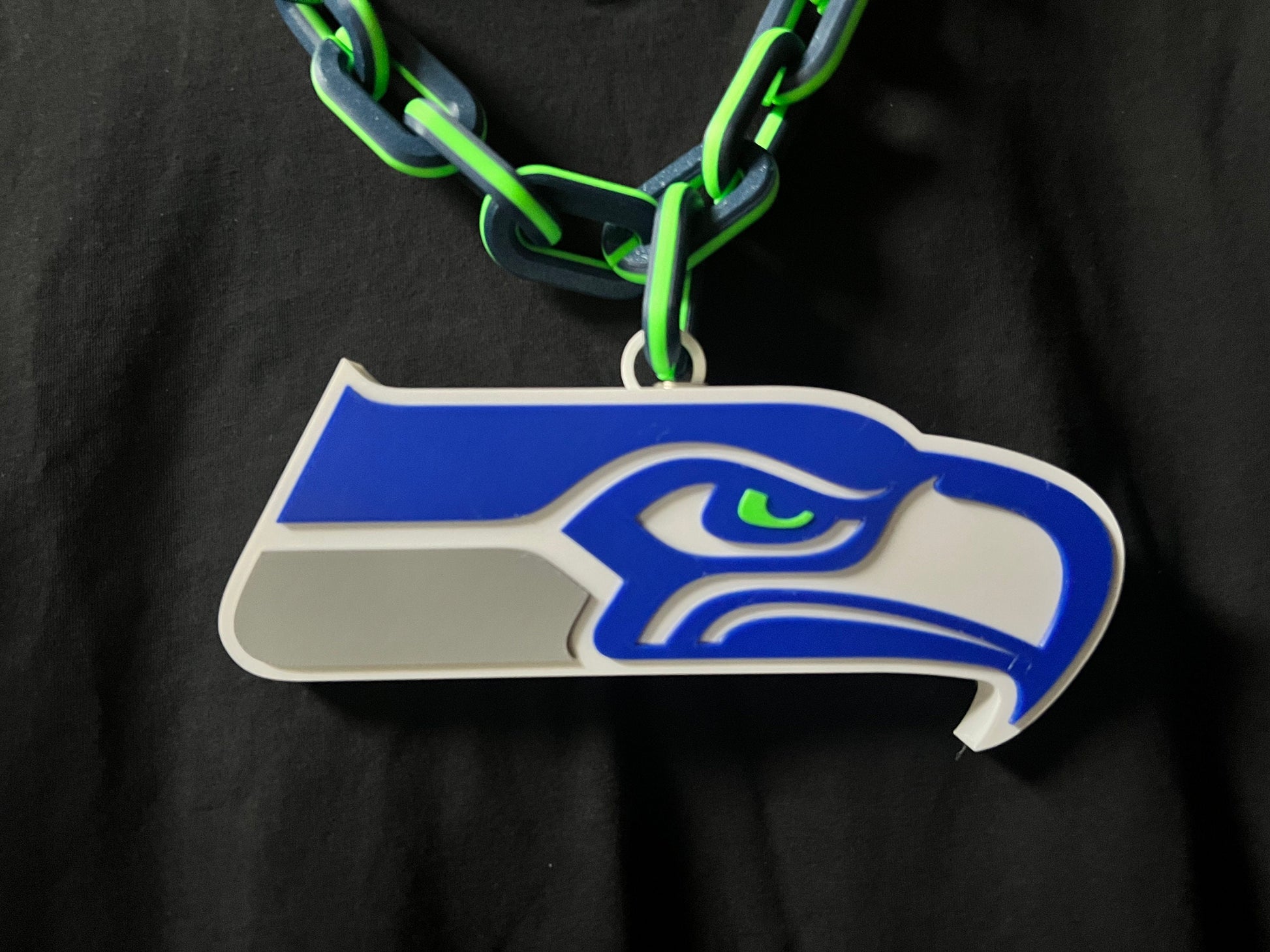 a blue and white necklace with a chain attached to it